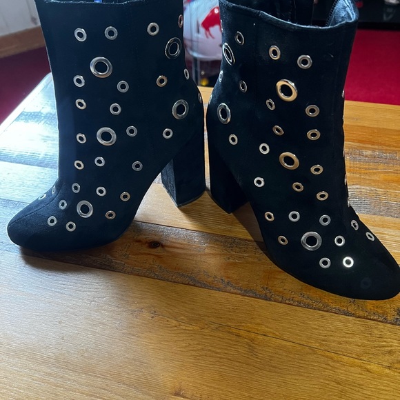Never worn suede booties - Picture 4 of 4